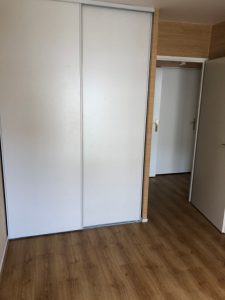 38599499e
